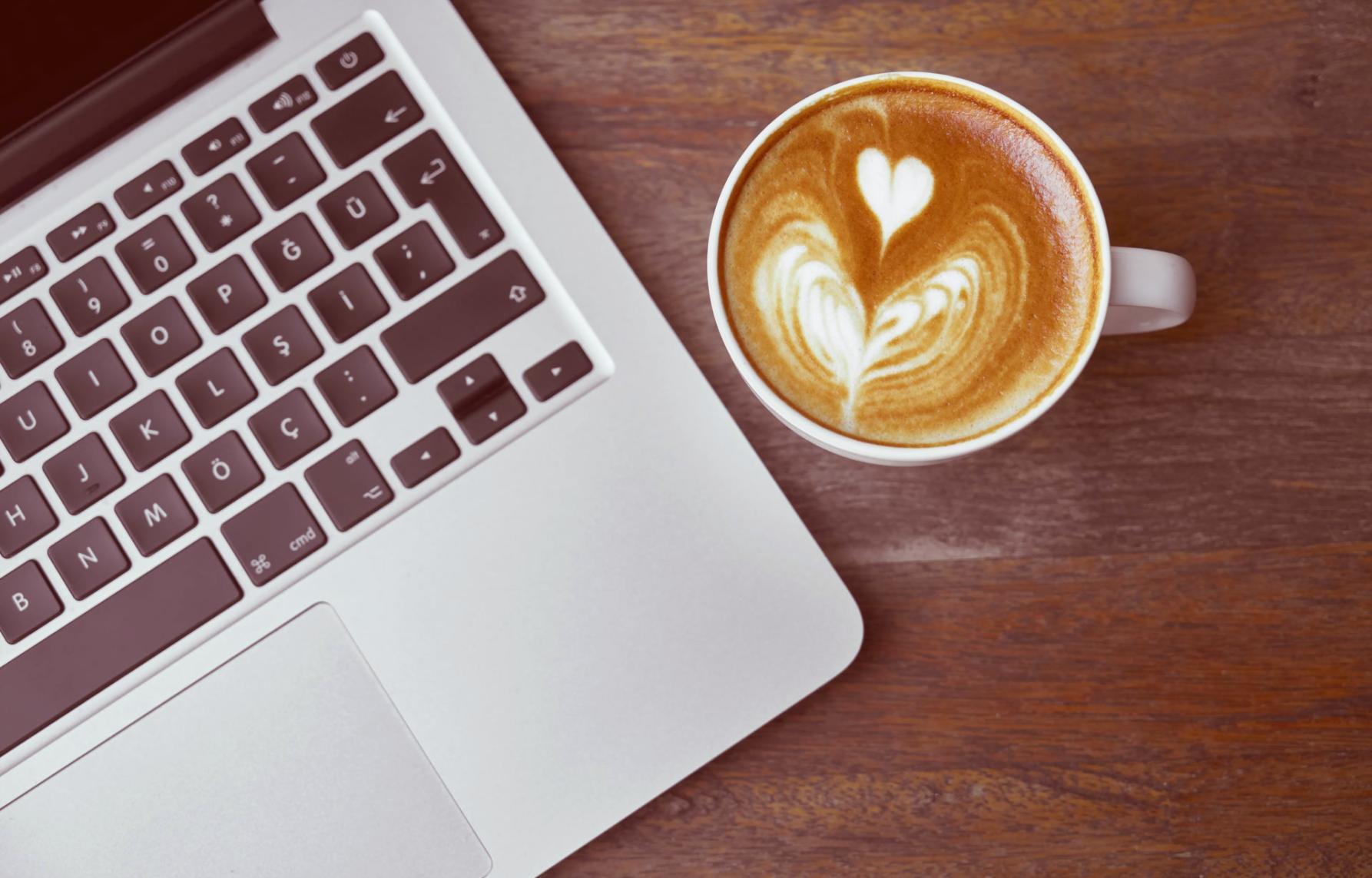 Студенты на практическом занятии по видеопроизводству